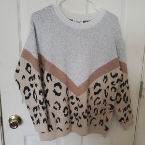 Macaron Leopard Print Sweater - Gray and Tan